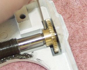 Loosening the RA worm carrier motor gear