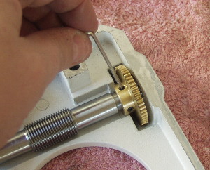 Setting the worm and motor gear set screws