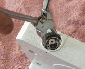 Tightening the worm float adjuster