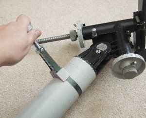 Removing the pillar from the EQ head assembly